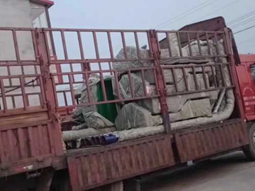 山西學(xué)校籃球架發(fā)貨裝車(chē)